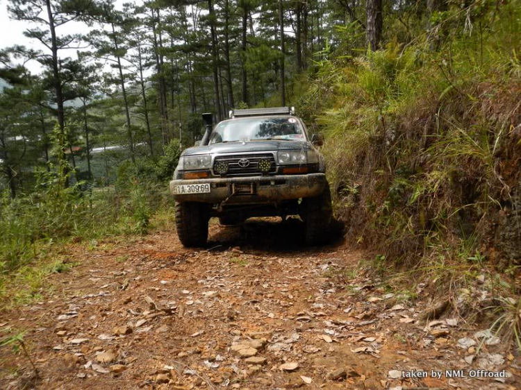 Hình ảnh OS Offroad cùng chia sẽ khó khăn cùng học sinh nghèo hiếu học bản mông