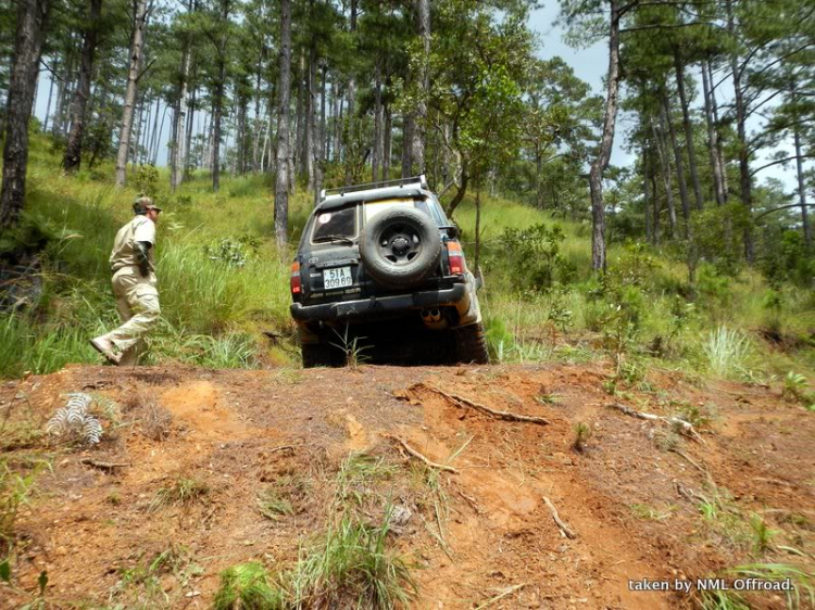 Hình ảnh OS Offroad cùng chia sẽ khó khăn cùng học sinh nghèo hiếu học bản mông