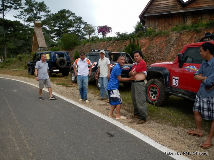 Hình ảnh OS Offroad cùng chia sẽ khó khăn cùng học sinh nghèo hiếu học bản mông