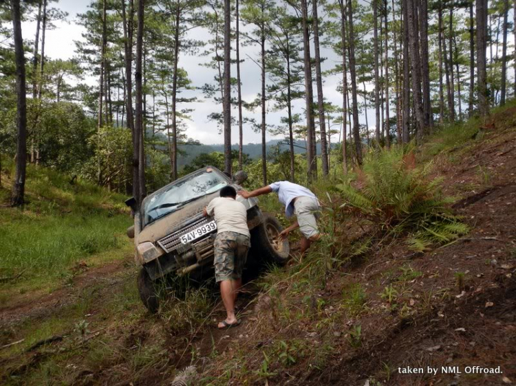 Hình ảnh OS Offroad cùng chia sẽ khó khăn cùng học sinh nghèo hiếu học bản mông