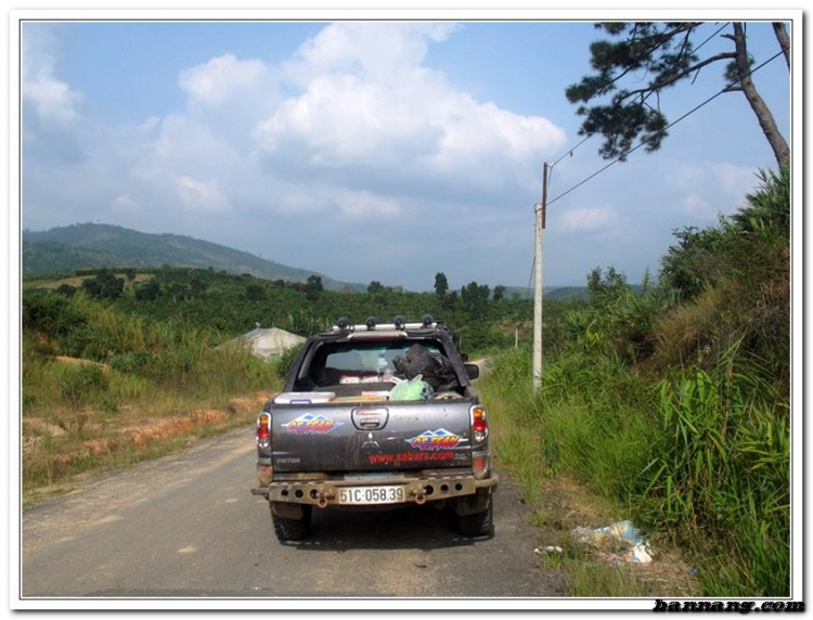 Hình ảnh OS Offroad cùng chia sẽ khó khăn cùng học sinh nghèo hiếu học bản mông