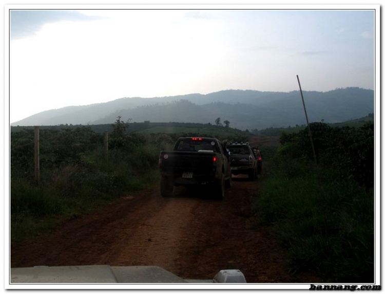 Hình ảnh OS Offroad cùng chia sẽ khó khăn cùng học sinh nghèo hiếu học bản mông