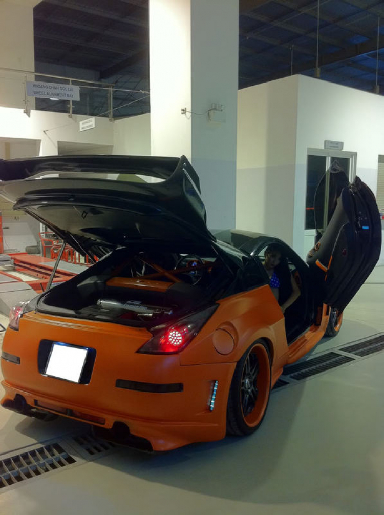 350Z Full Carbon Veilside Bodykits in D1 Workshop