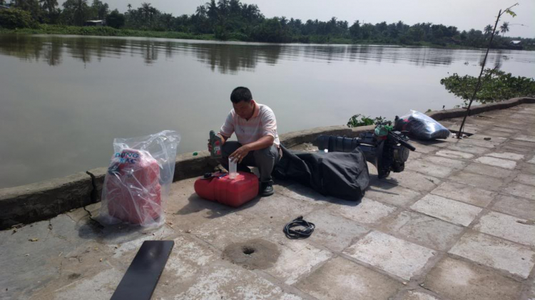 Du ngoạn trên biển bằng xuồng phao bơm hơi. Du ngoạn trên biển bằng xuồng phao bơm hơi.