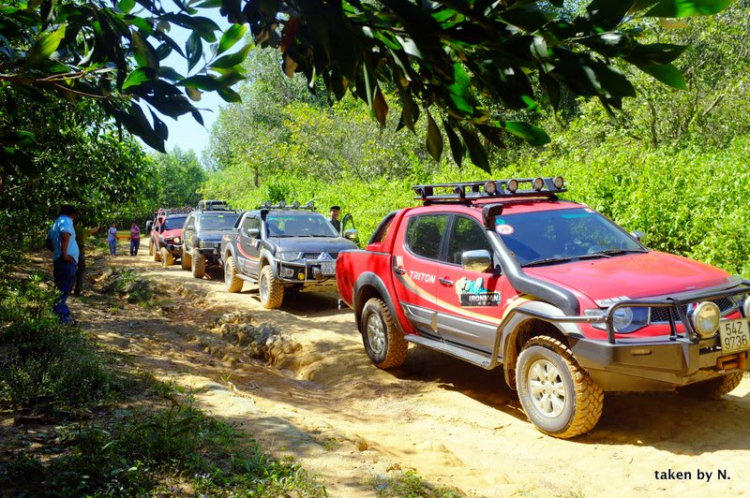 Hình ảnh từ cổ động viên tham dự giải đua xe ô tô địa hình Sài Gòn -SAT 2012 Hình ảnh từ cổ động viên tham dự giải đua xe ô tô địa hình Sài Gòn -SAT 2012