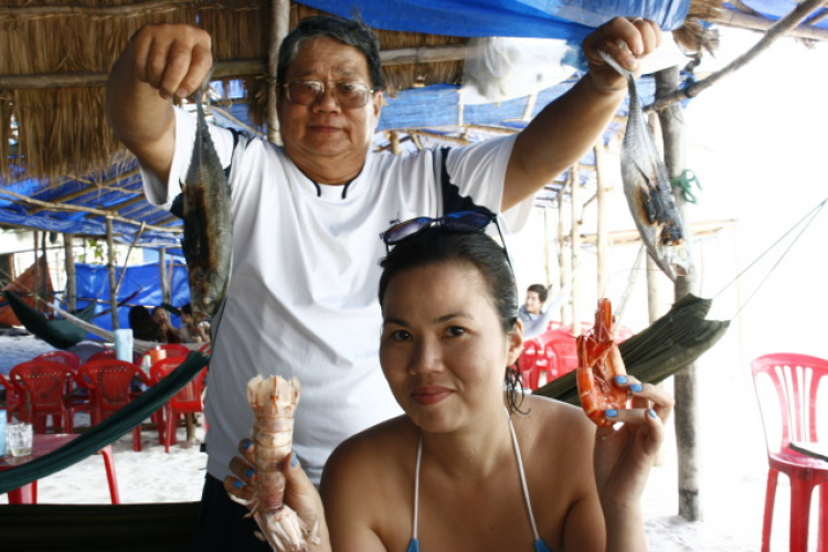 [ MFC ] Chở vợ đi bơi.