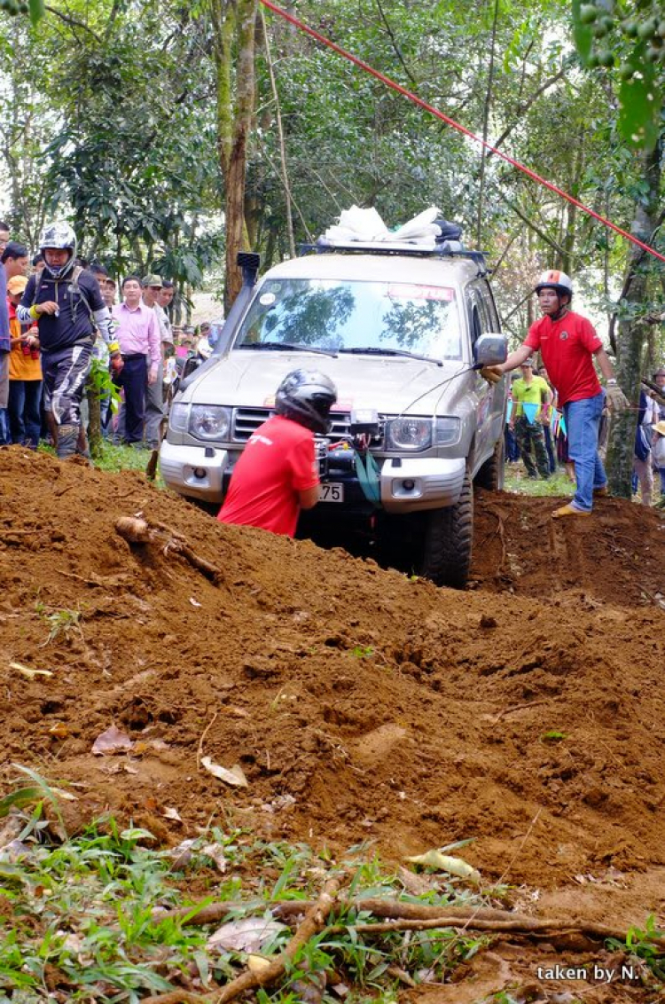 Hình ảnh từ cổ động viên tham dự giải đua xe ô tô địa hình Sài Gòn -SAT 2012