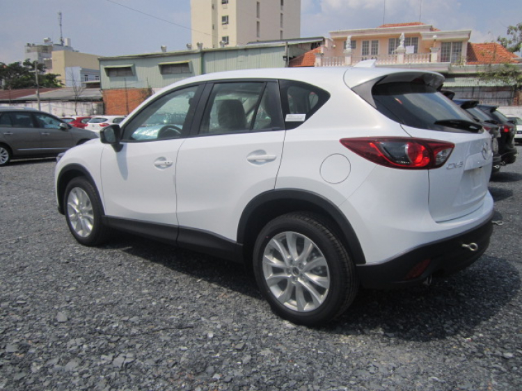 Mazda CX5 đã về Mazda Phú Mỹ Hưng (Update lô mới 11/10/2012 với màu Đen huyền bí).:D