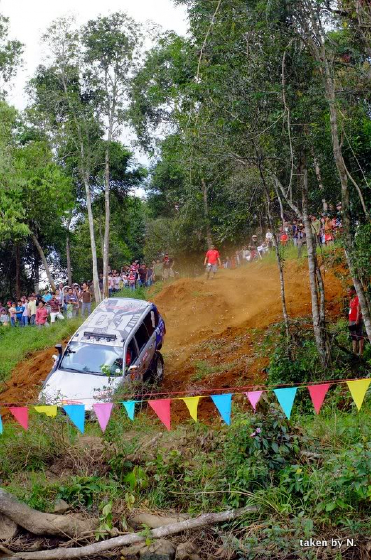 Hình ảnh từ cổ động viên tham dự giải đua xe ô tô địa hình Sài Gòn -SAT 2012 Hình ảnh từ cổ động viên tham dự giải đua xe ô tô địa hình Sài Gòn -SAT 2012
