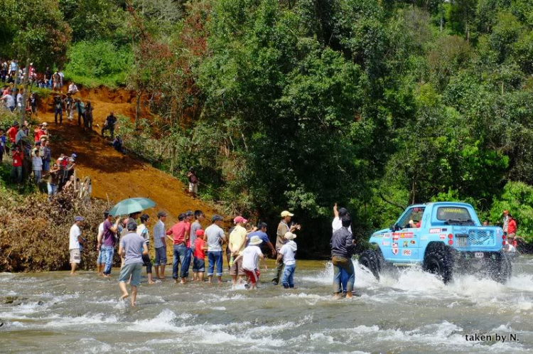 Hình ảnh từ cổ động viên tham dự giải đua xe ô tô địa hình Sài Gòn -SAT 2012