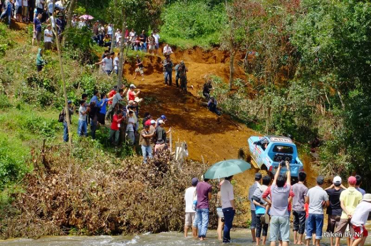 Hình ảnh từ cổ động viên tham dự giải đua xe ô tô địa hình Sài Gòn -SAT 2012