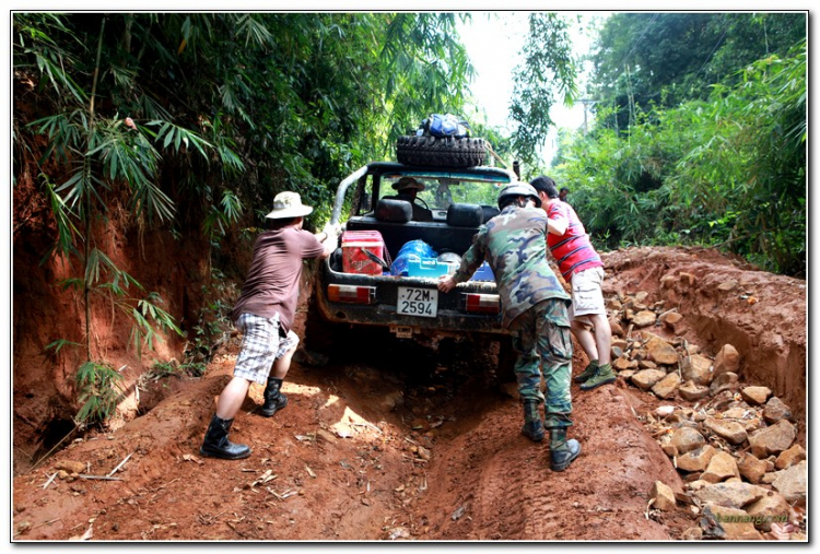 Hình ảnh từ cổ động viên tham dự giải đua xe ô tô địa hình Sài Gòn -SAT 2012