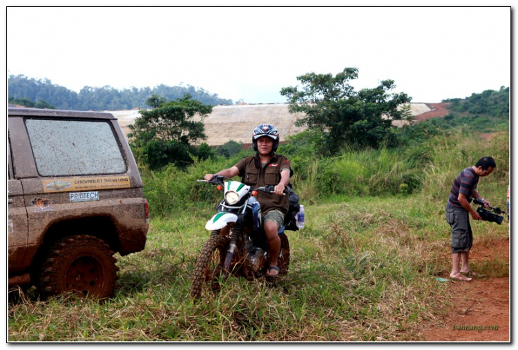 Hình ảnh từ cổ động viên tham dự giải đua xe ô tô địa hình Sài Gòn -SAT 2012 Hình ảnh từ cổ động viên tham dự giải đua xe ô tô địa hình Sài Gòn -SAT 2012