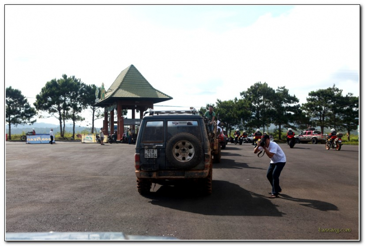 Hình ảnh từ cổ động viên tham dự giải đua xe ô tô địa hình Sài Gòn -SAT 2012 Hình ảnh từ cổ động viên tham dự giải đua xe ô tô địa hình Sài Gòn -SAT 2012