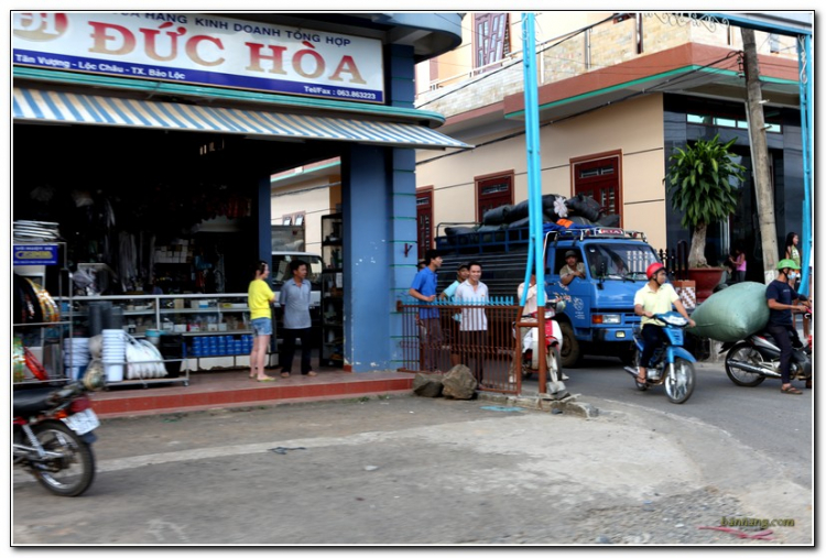 Hình ảnh từ cổ động viên tham dự giải đua xe ô tô địa hình Sài Gòn -SAT 2012 Hình ảnh từ cổ động viên tham dự giải đua xe ô tô địa hình Sài Gòn -SAT 2012