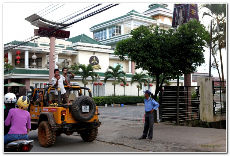 Hình ảnh từ cổ động viên tham dự giải đua xe ô tô địa hình Sài Gòn -SAT 2012