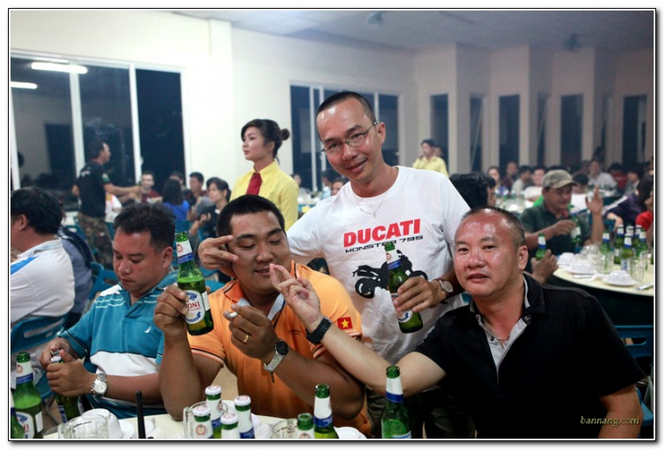 Hình ảnh từ cổ động viên tham dự giải đua xe ô tô địa hình Sài Gòn -SAT 2012 Hình ảnh từ cổ động viên tham dự giải đua xe ô tô địa hình Sài Gòn -SAT 2012