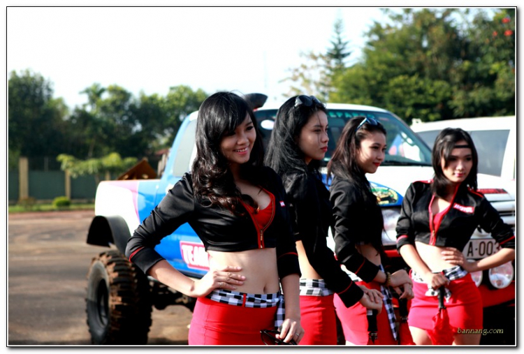 Hình ảnh từ cổ động viên tham dự giải đua xe ô tô địa hình Sài Gòn -SAT 2012 Hình ảnh từ cổ động viên tham dự giải đua xe ô tô địa hình Sài Gòn -SAT 2012