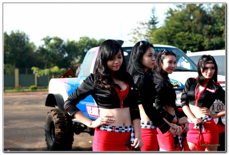 Hình ảnh từ cổ động viên tham dự giải đua xe ô tô địa hình Sài Gòn -SAT 2012 Hình ảnh từ cổ động viên tham dự giải đua xe ô tô địa hình Sài Gòn -SAT 2012