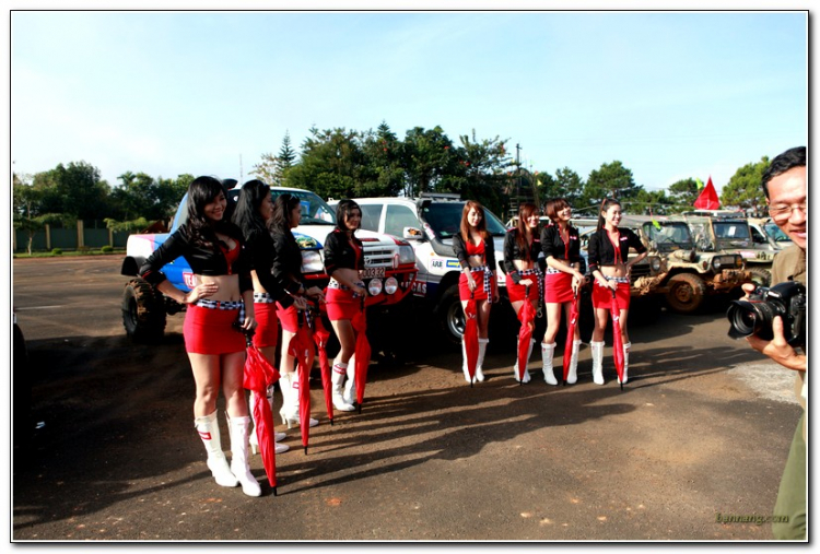 Hình ảnh từ cổ động viên tham dự giải đua xe ô tô địa hình Sài Gòn -SAT 2012 Hình ảnh từ cổ động viên tham dự giải đua xe ô tô địa hình Sài Gòn -SAT 2012