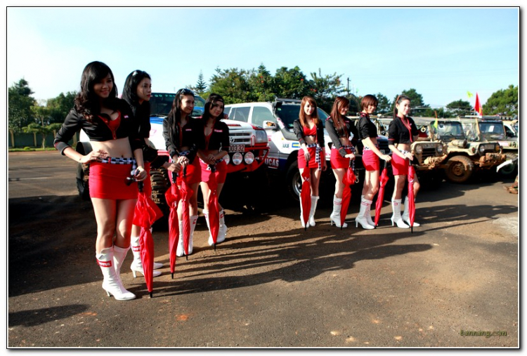 Hình ảnh từ cổ động viên tham dự giải đua xe ô tô địa hình Sài Gòn -SAT 2012 Hình ảnh từ cổ động viên tham dự giải đua xe ô tô địa hình Sài Gòn -SAT 2012
