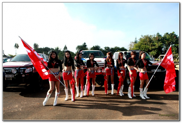 Hình ảnh từ cổ động viên tham dự giải đua xe ô tô địa hình Sài Gòn -SAT 2012 Hình ảnh từ cổ động viên tham dự giải đua xe ô tô địa hình Sài Gòn -SAT 2012