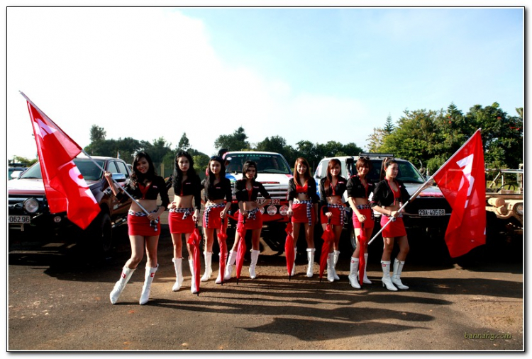 Hình ảnh từ cổ động viên tham dự giải đua xe ô tô địa hình Sài Gòn -SAT 2012 Hình ảnh từ cổ động viên tham dự giải đua xe ô tô địa hình Sài Gòn -SAT 2012