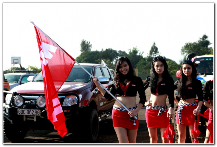 Hình ảnh từ cổ động viên tham dự giải đua xe ô tô địa hình Sài Gòn -SAT 2012 Hình ảnh từ cổ động viên tham dự giải đua xe ô tô địa hình Sài Gòn -SAT 2012