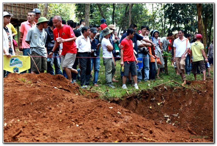 Hình ảnh từ cổ động viên tham dự giải đua xe ô tô địa hình Sài Gòn -SAT 2012