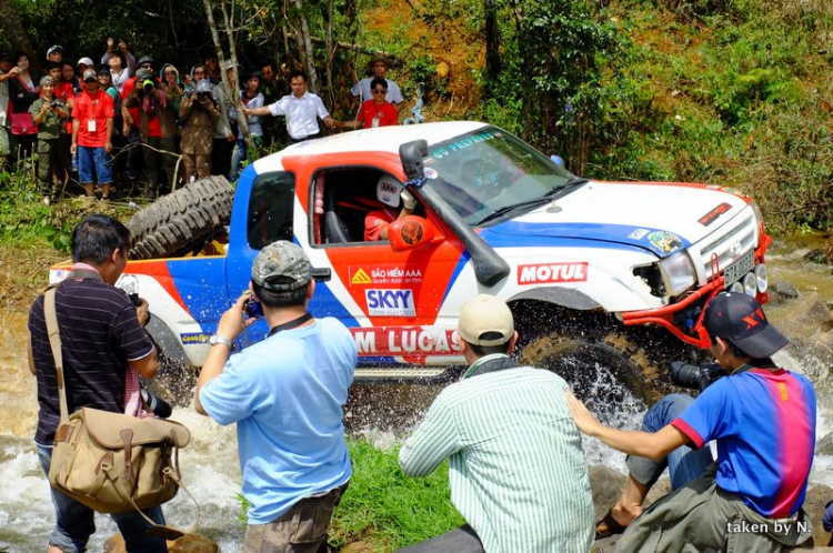 Hình ảnh từ cổ động viên tham dự giải đua xe ô tô địa hình Sài Gòn -SAT 2012