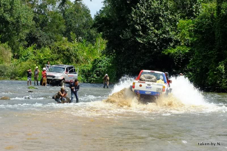 Hình ảnh từ cổ động viên tham dự giải đua xe ô tô địa hình Sài Gòn -SAT 2012