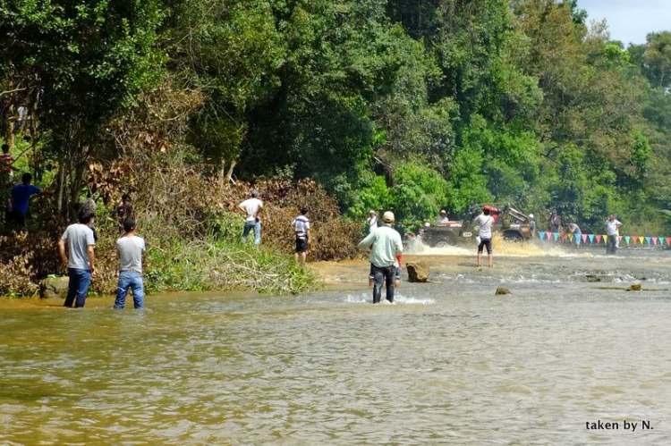 Hình ảnh từ cổ động viên tham dự giải đua xe ô tô địa hình Sài Gòn -SAT 2012