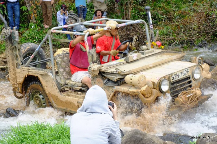 Hình ảnh từ cổ động viên tham dự giải đua xe ô tô địa hình Sài Gòn -SAT 2012