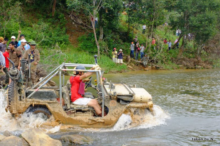 Hình ảnh từ cổ động viên tham dự giải đua xe ô tô địa hình Sài Gòn -SAT 2012