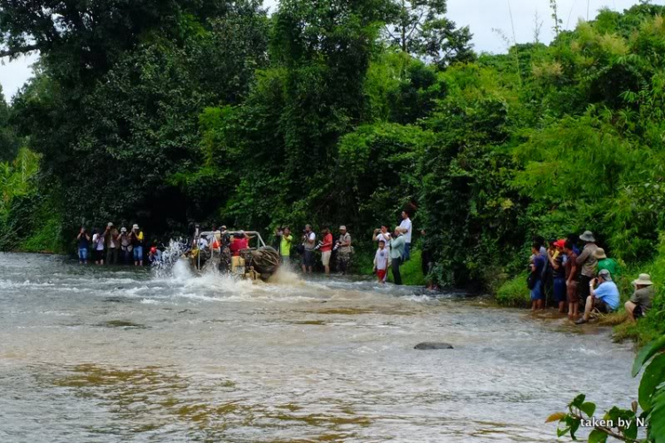 Hình ảnh từ cổ động viên tham dự giải đua xe ô tô địa hình Sài Gòn -SAT 2012 Hình ảnh từ cổ động viên tham dự giải đua xe ô tô địa hình Sài Gòn -SAT 2012