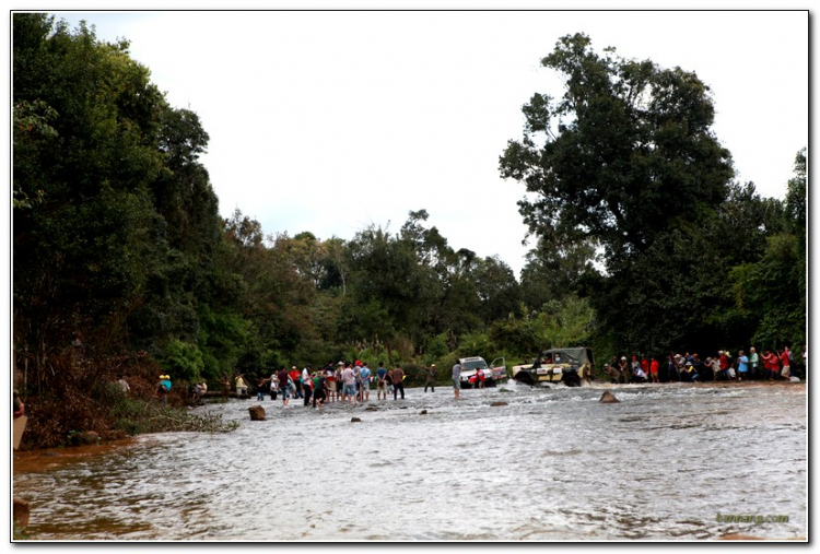 Hình ảnh từ cổ động viên tham dự giải đua xe ô tô địa hình Sài Gòn -SAT 2012 Hình ảnh từ cổ động viên tham dự giải đua xe ô tô địa hình Sài Gòn -SAT 2012