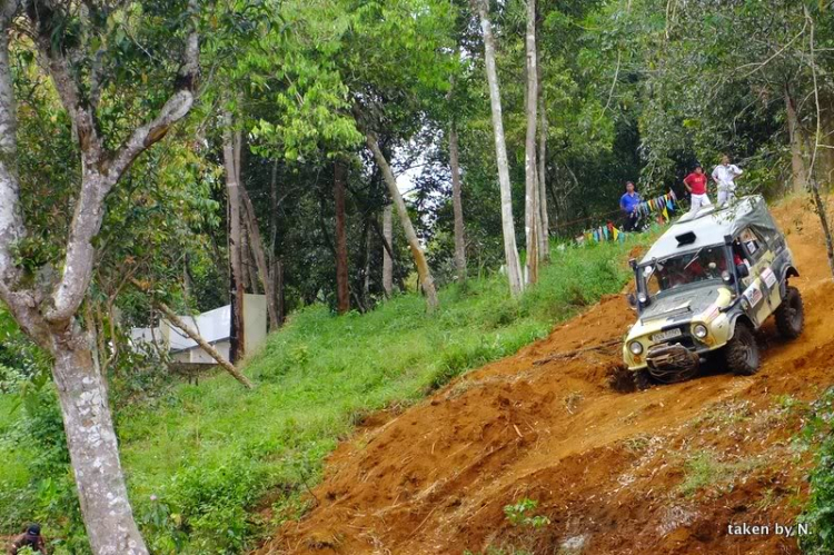 Hình ảnh từ cổ động viên tham dự giải đua xe ô tô địa hình Sài Gòn -SAT 2012 Hình ảnh từ cổ động viên tham dự giải đua xe ô tô địa hình Sài Gòn -SAT 2012