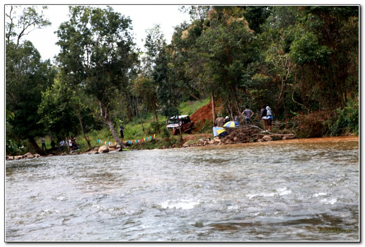 Hình ảnh từ cổ động viên tham dự giải đua xe ô tô địa hình Sài Gòn -SAT 2012 Hình ảnh từ cổ động viên tham dự giải đua xe ô tô địa hình Sài Gòn -SAT 2012