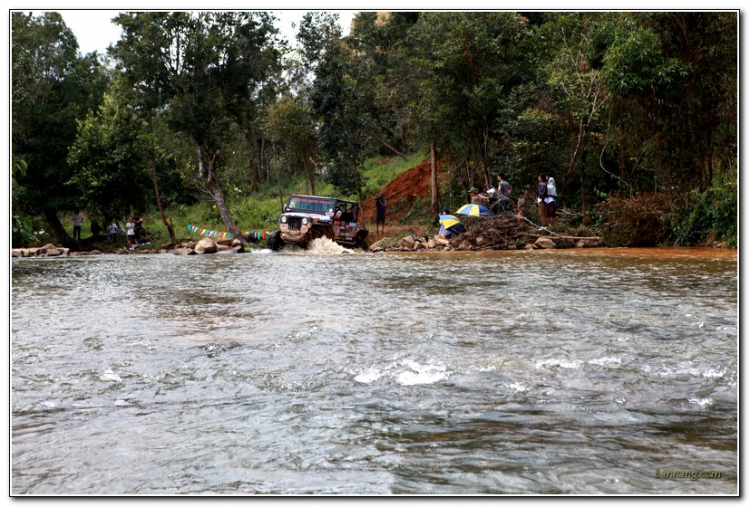 Hình ảnh từ cổ động viên tham dự giải đua xe ô tô địa hình Sài Gòn -SAT 2012 Hình ảnh từ cổ động viên tham dự giải đua xe ô tô địa hình Sài Gòn -SAT 2012