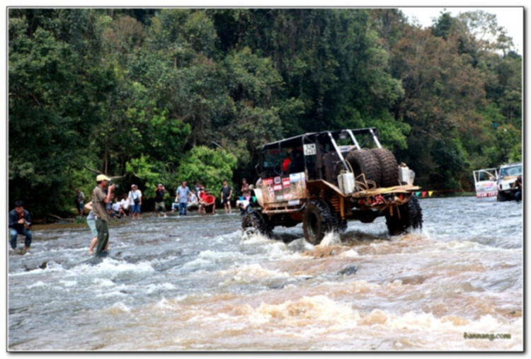 Hình ảnh từ cổ động viên tham dự giải đua xe ô tô địa hình Sài Gòn -SAT 2012 Hình ảnh từ cổ động viên tham dự giải đua xe ô tô địa hình Sài Gòn -SAT 2012