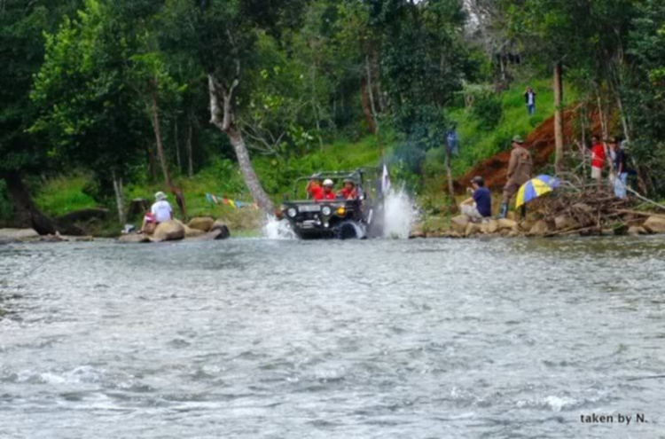 Hình ảnh từ cổ động viên tham dự giải đua xe ô tô địa hình Sài Gòn -SAT 2012 Hình ảnh từ cổ động viên tham dự giải đua xe ô tô địa hình Sài Gòn -SAT 2012