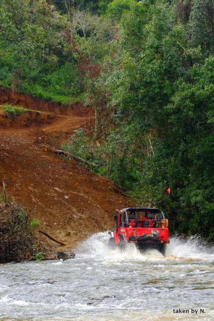 Hình ảnh từ cổ động viên tham dự giải đua xe ô tô địa hình Sài Gòn -SAT 2012