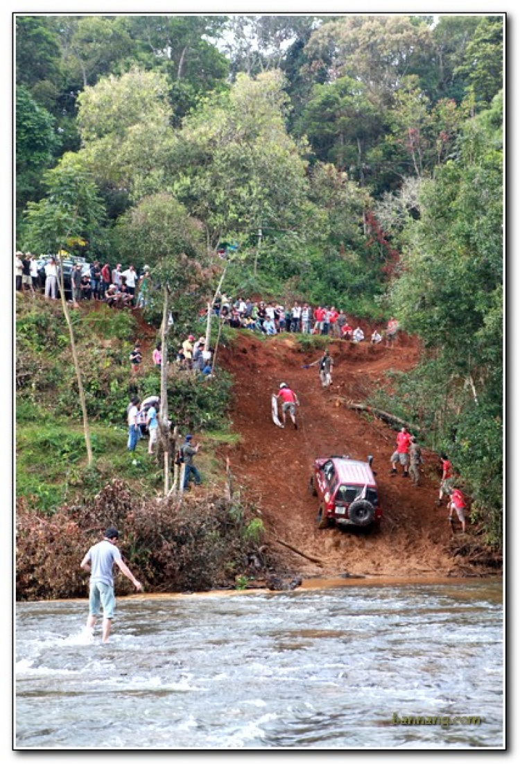 Hình ảnh từ cổ động viên tham dự giải đua xe ô tô địa hình Sài Gòn -SAT 2012