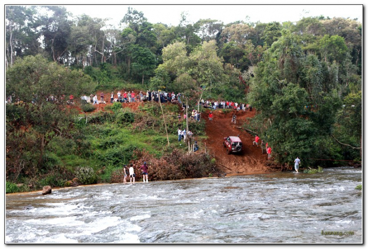 Hình ảnh từ cổ động viên tham dự giải đua xe ô tô địa hình Sài Gòn -SAT 2012