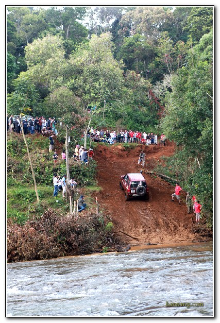 Hình ảnh từ cổ động viên tham dự giải đua xe ô tô địa hình Sài Gòn -SAT 2012