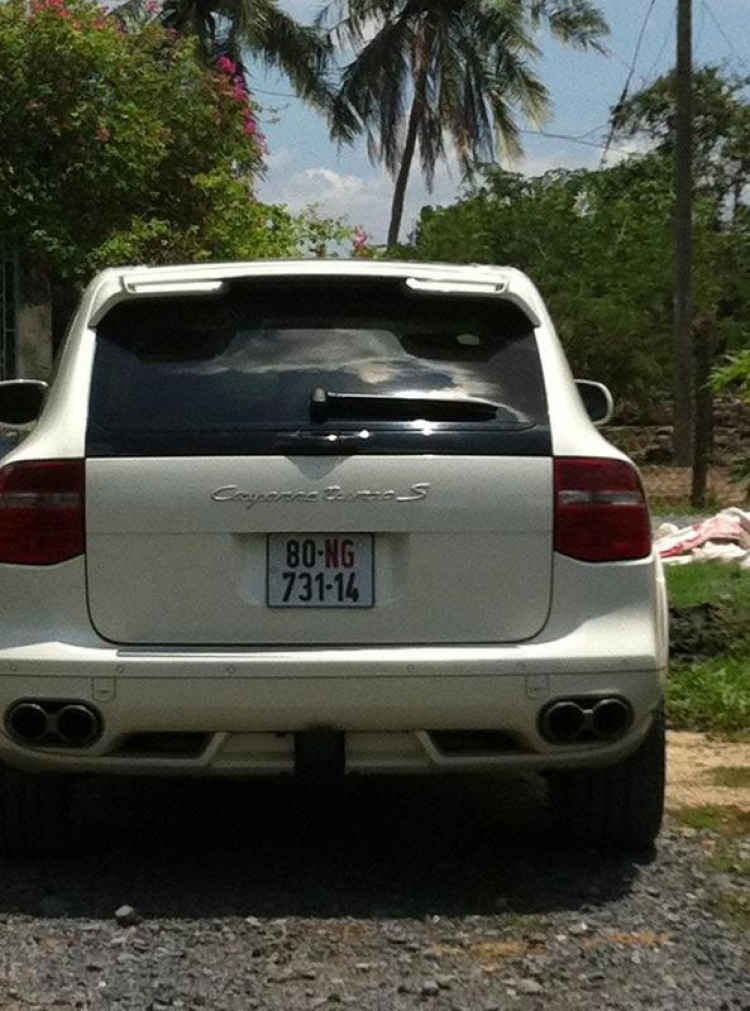 hàng hiếm Porsche cayenne turbo S tại Sài Gòn