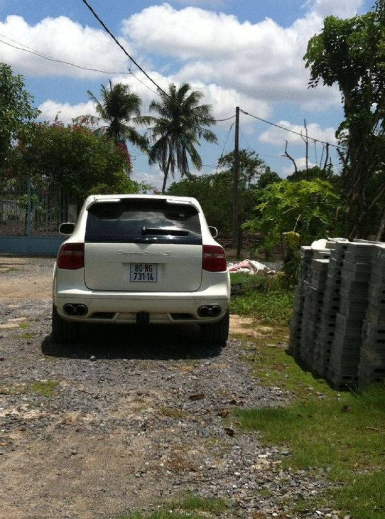 hàng hiếm Porsche cayenne turbo S tại Sài Gòn