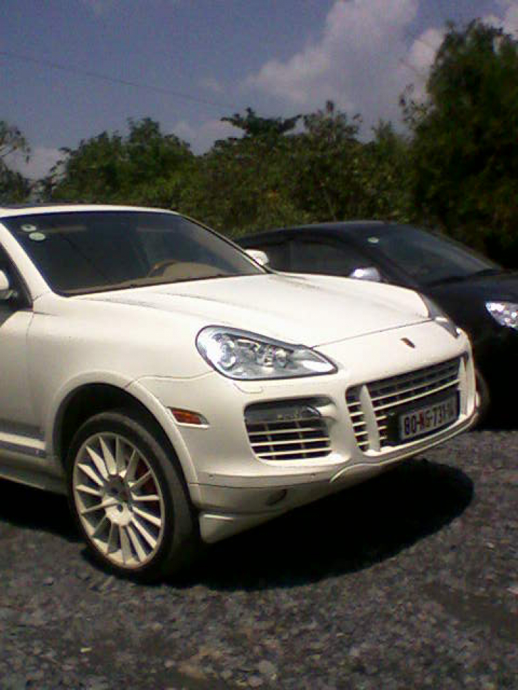 hàng hiếm Porsche cayenne turbo S tại Sài Gòn