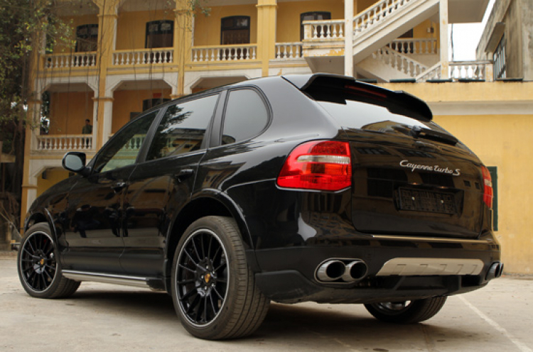 hàng hiếm Porsche cayenne turbo S tại Sài Gòn