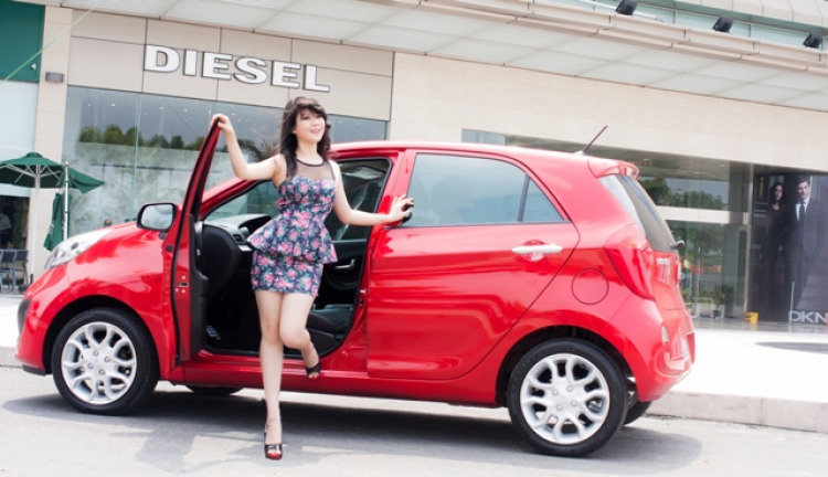 CHỦ NHẬT GIRL XINH LƯỢN PHỐ CÙNG PICANTO